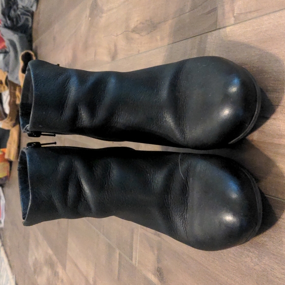 BCBG ankle boots size 7.5 - Picture 5 of 5